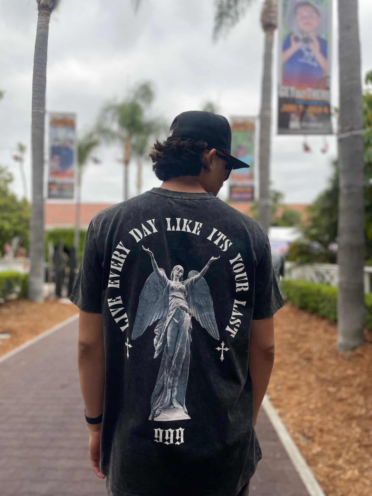 BLACK AND WHITE VINTAGE TEE